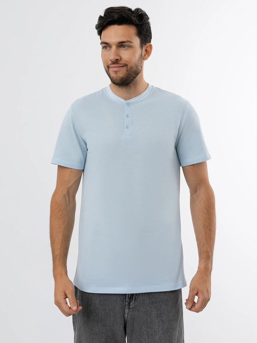 Мужская футболка поло с воротником-стойкой в голубом цвете футболка поло с воротником стойкой в оттенке неви