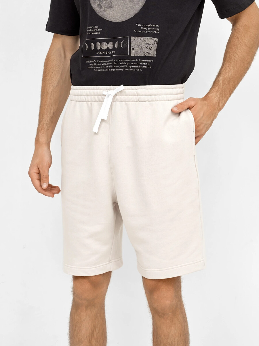 фото Однотонные мужские шорты в цвете белый песок mark formelle