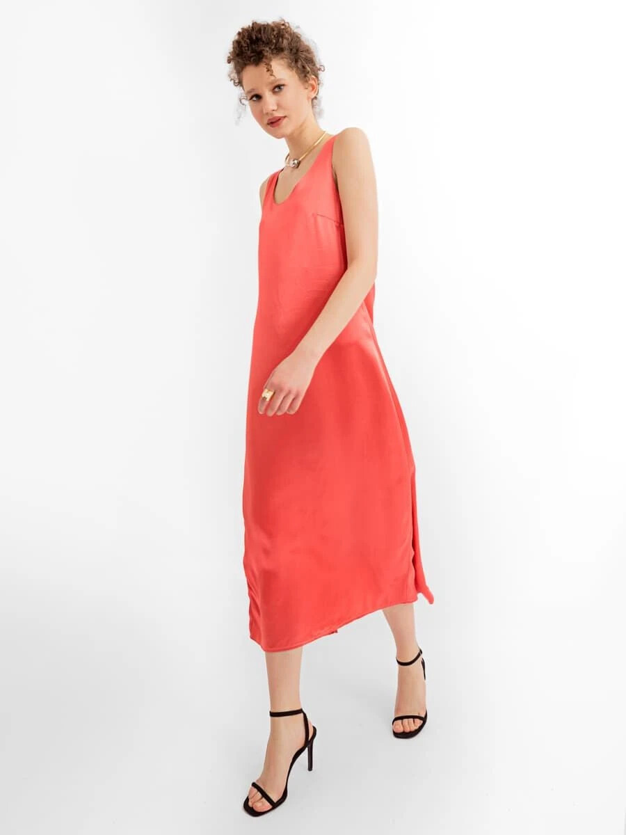 Изящное платье миди кораллового цвета с изысканным отливом Mark Formelle 07628644 - фото 1