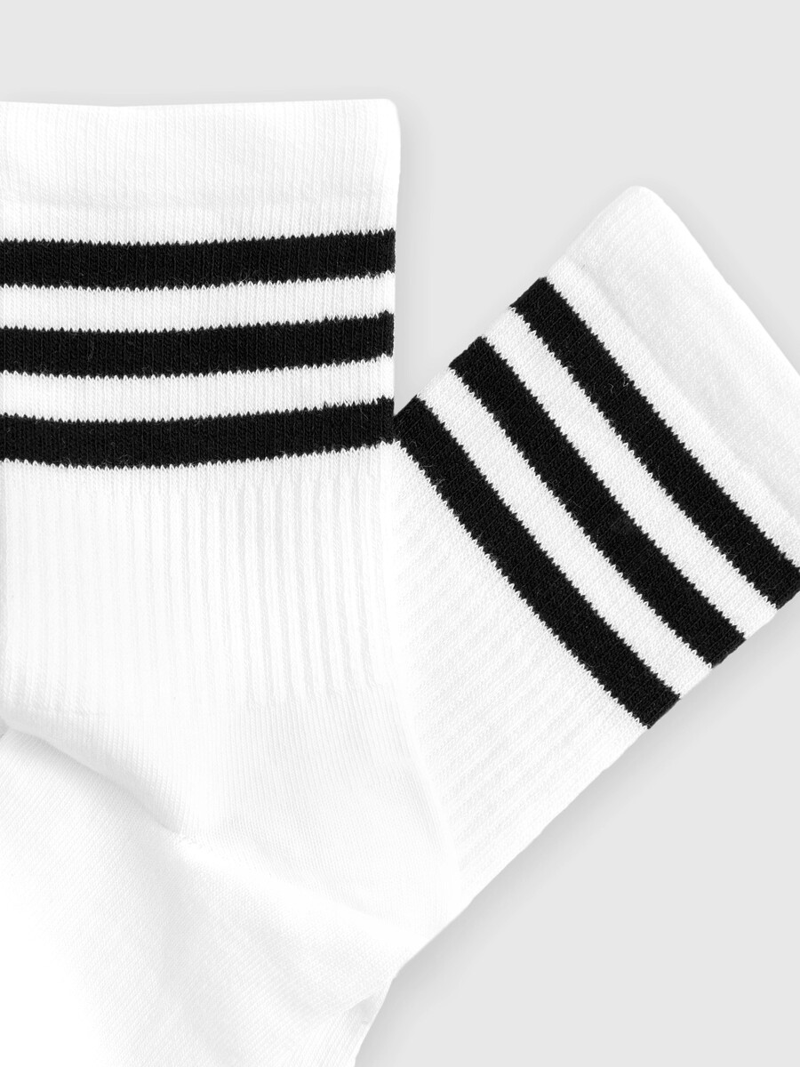 фото Носки унисекс белые с рисунком в виде 3-х полосок mark formelle