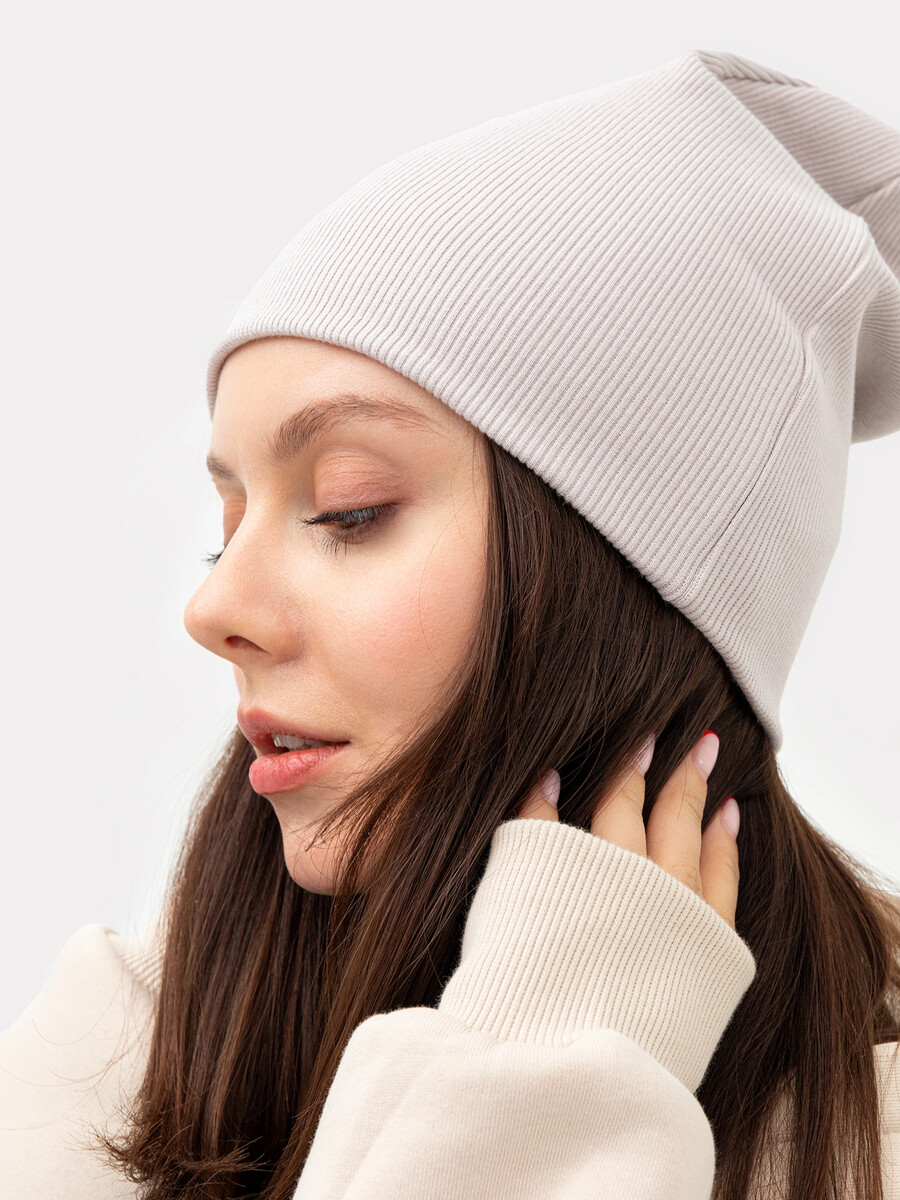 фото Шапка женская в серо-бежевом цвете mark formelle