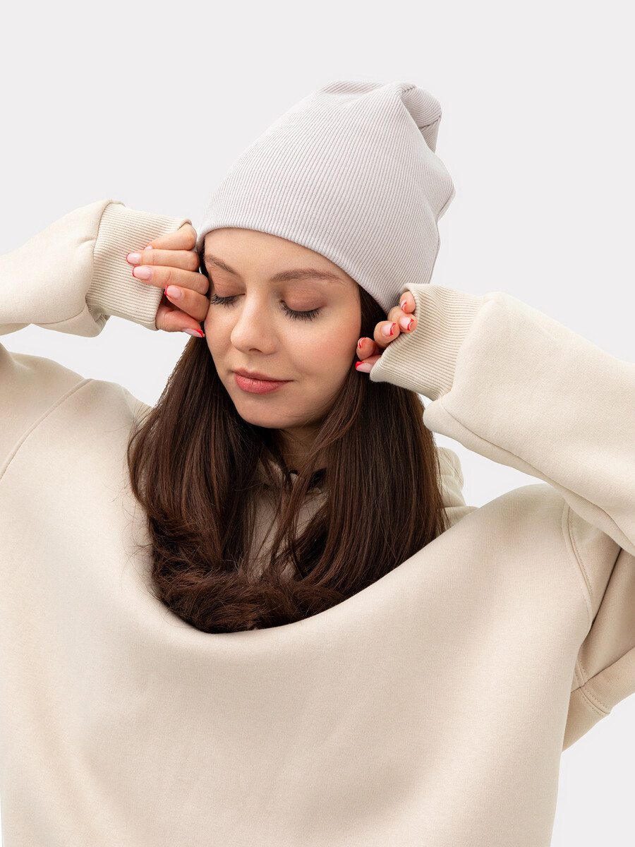 фото Шапка женская в серо-бежевом цвете mark formelle