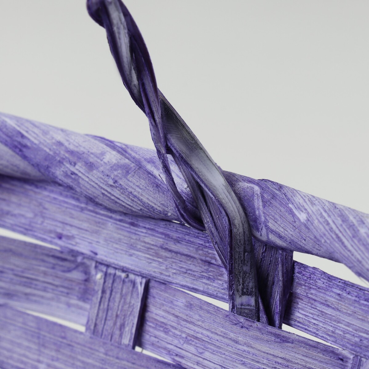 фото Корзина плетеная, d25 х 17 х 11/18 см, фиолетовая, бамбук no brand