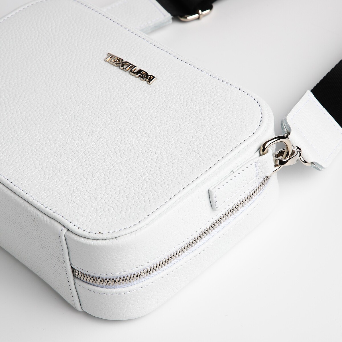 фото Сумка женская через плечо textura, маленький размер, цвет белый