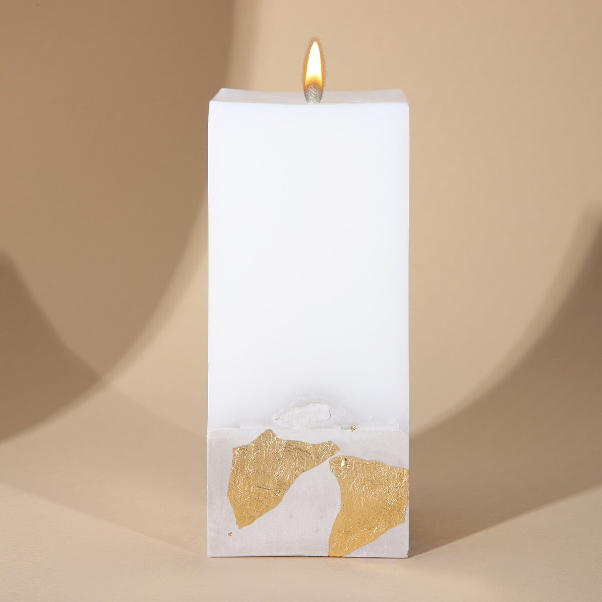 Свеча интерьерная белая с бетоном (поталь), 6 х 6 х 14 см свеча античная 2 2х26 см белая 2 ч