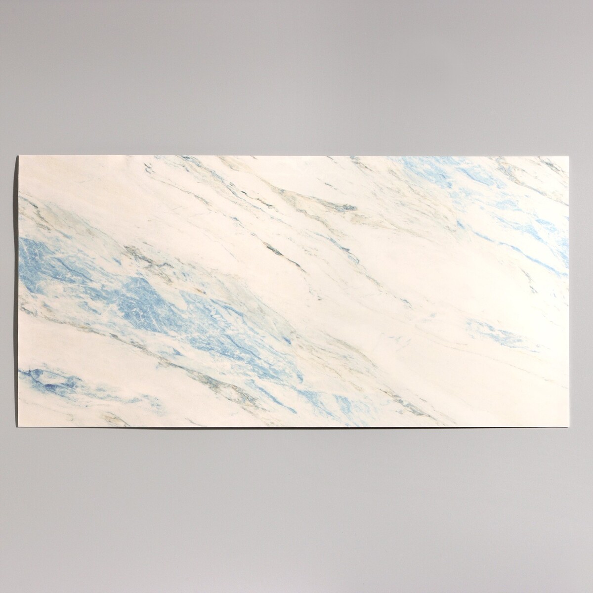 Панель самоклеящаяся 60*30см мрамор белый с синим зеркало 30х40 см прямоугольное белый мрамор с полочкой berossi tokyo нв 11504000