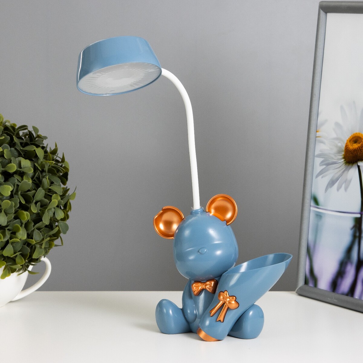 Настольная лампа с точилкой мягкая игрушка синий трактор 20 см озвученная свет 1 лампа