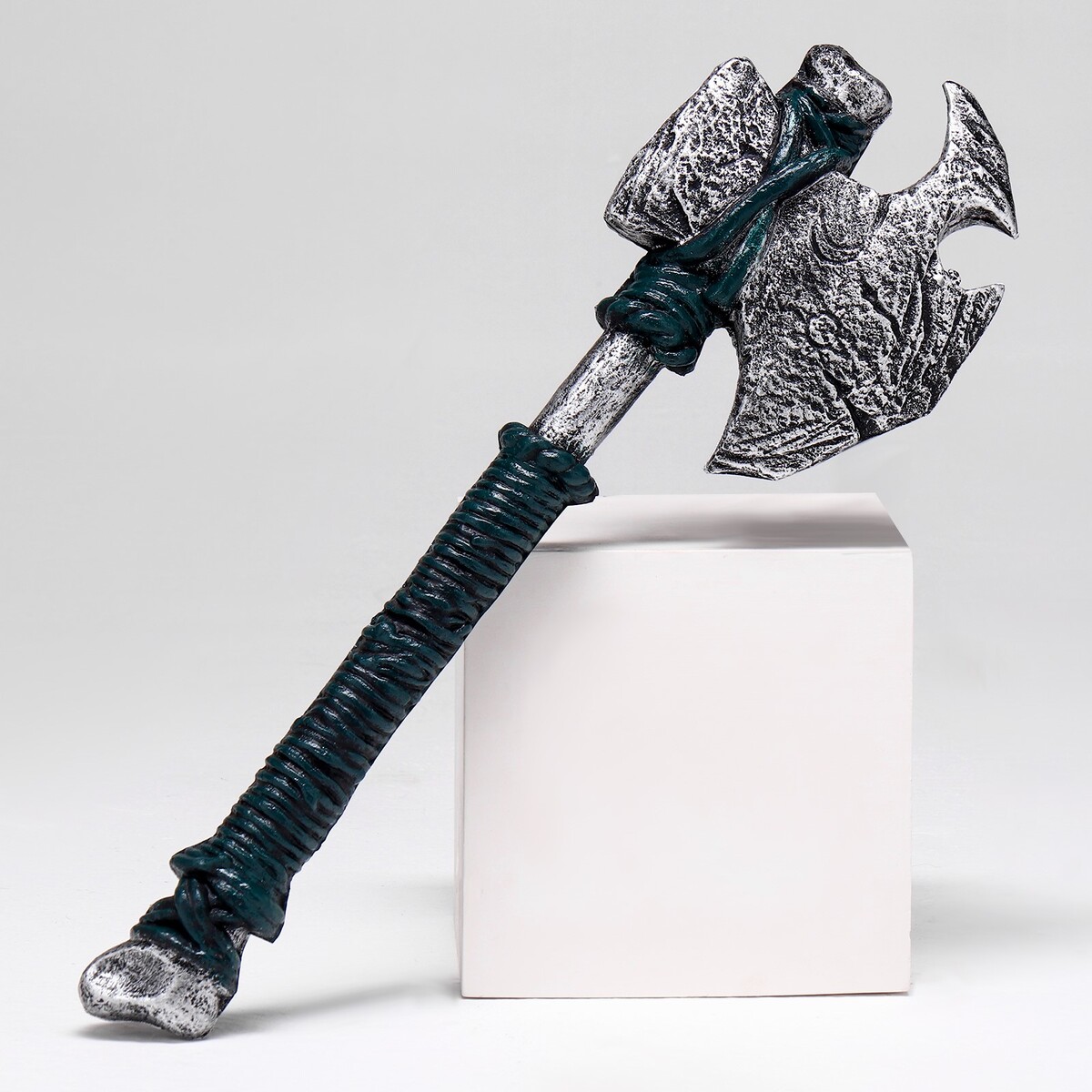 Сувенирное изделие сувенирное оружие топор берсерка