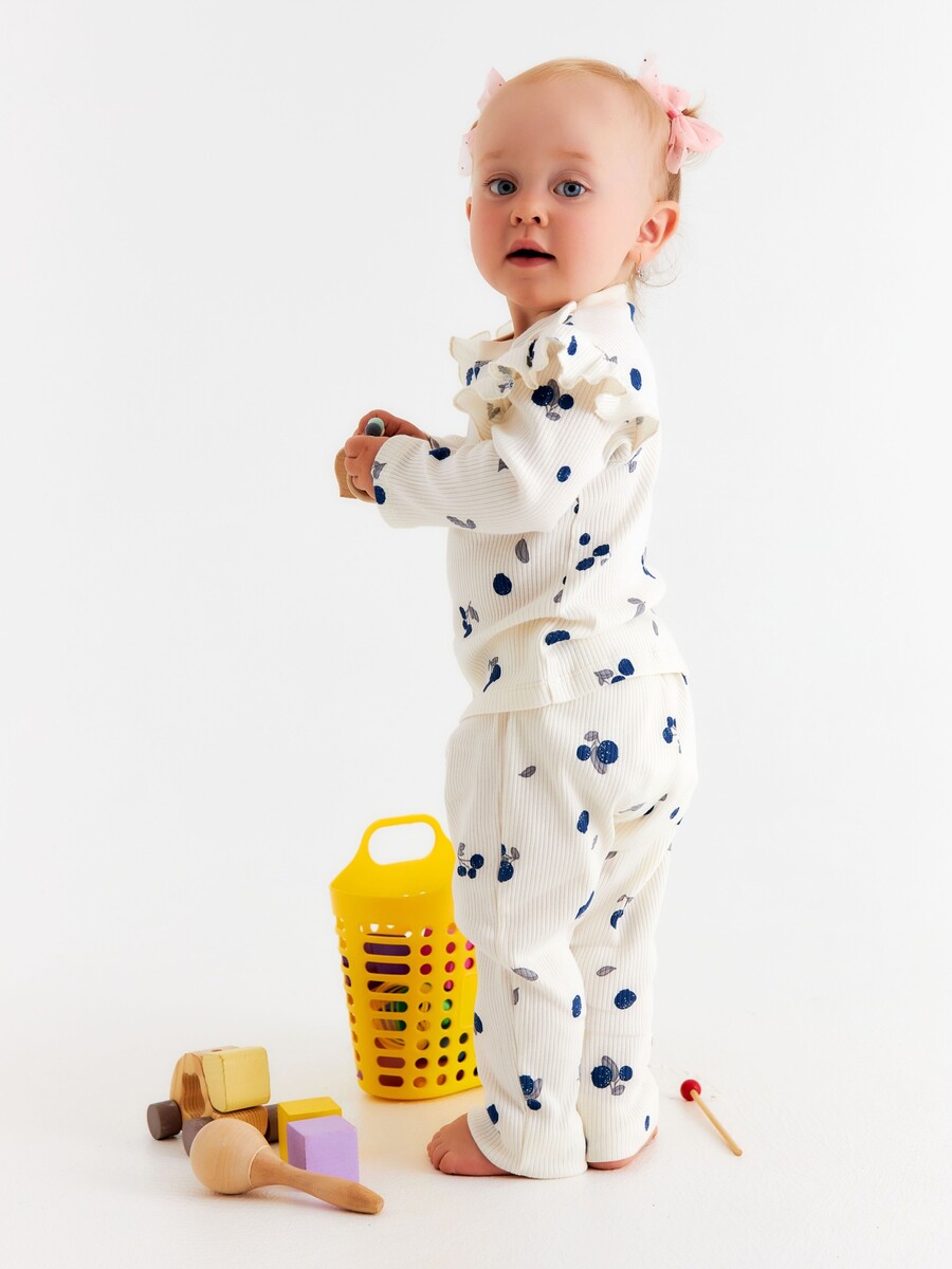 

Костюм, Белый