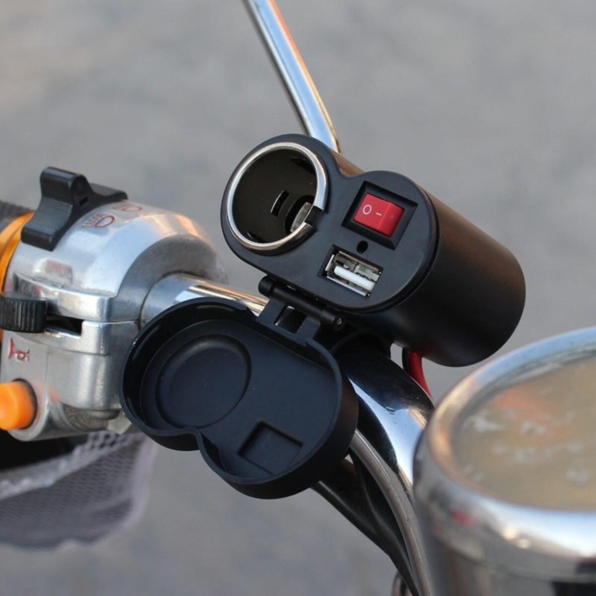 Зарядное устройство с тумблером на руль мотоцикла, usb + прикуриватель, провод 120 см наклейка защитная на топливный бак мотоцикла 20×14 см