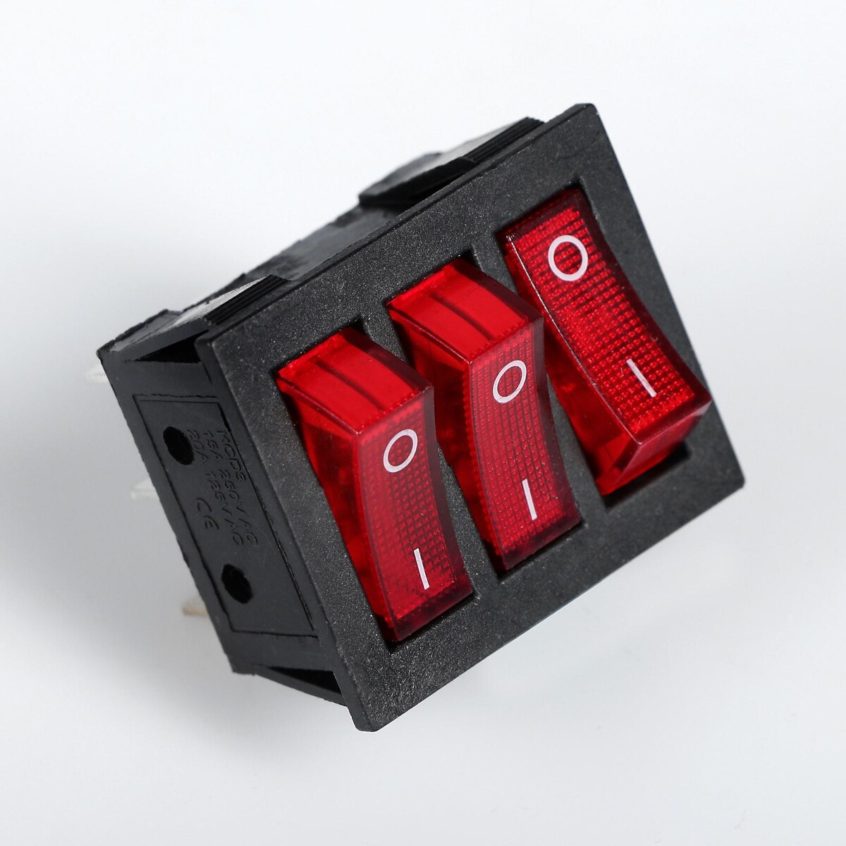 Выключатель трехклавишный с подсветкой, красный выключатель клавишный с подсветкой диаметр 23 мм красный