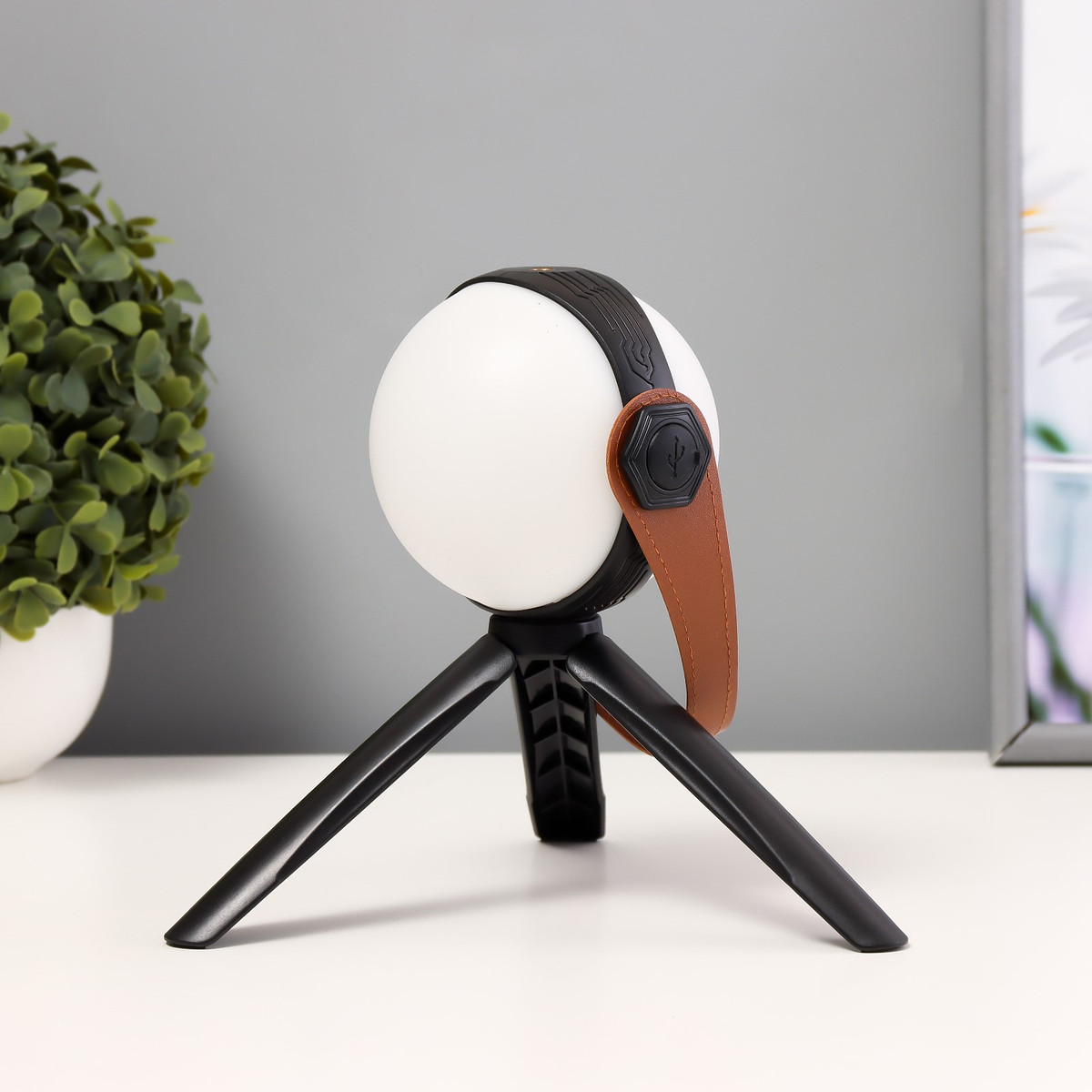 

Настольная лампа