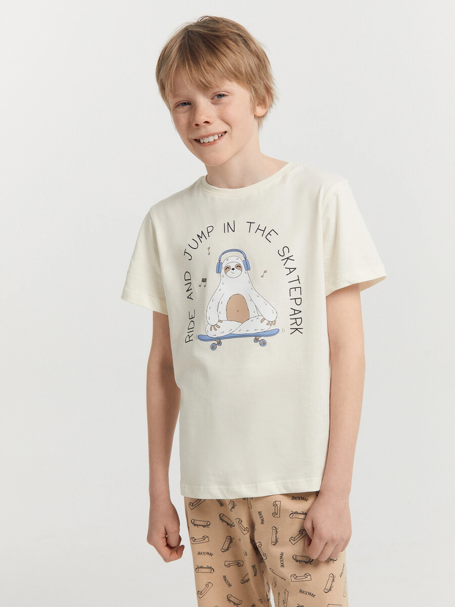 Комплект для мальчиков (футболка, брюки) Mark Formelle, цвет молочный +скейты на бежевом 010526050 - фото 5