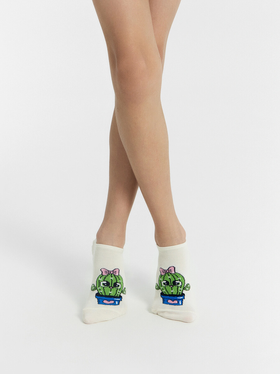 Носки детские молочно-белые с рисунком в виде кактусов носки детские белые с рисунком в виде мелких ромбов