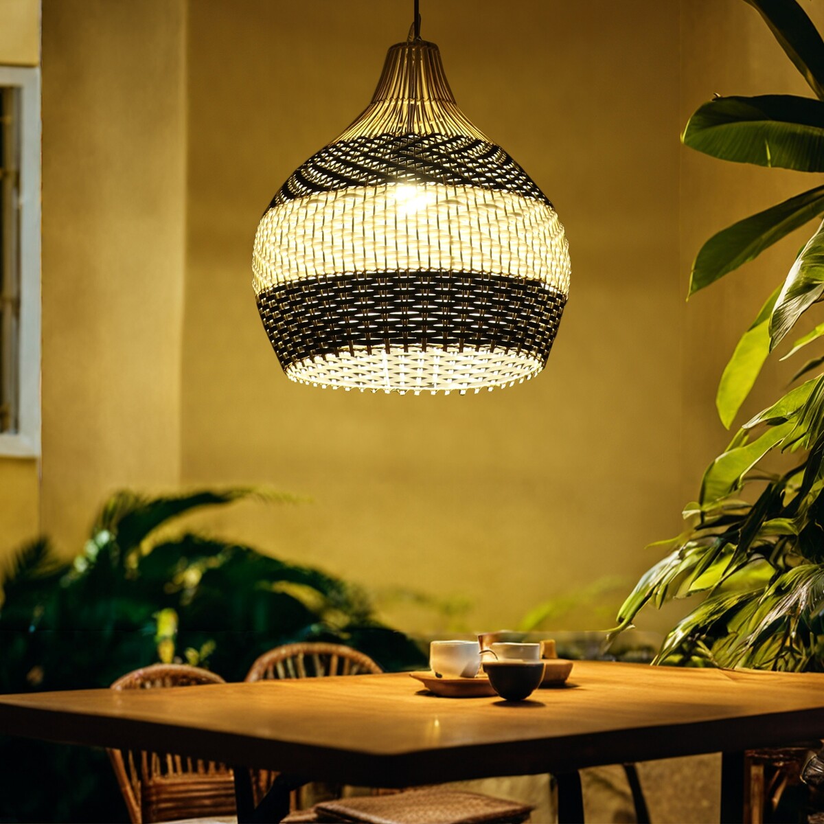 

Светильник потолочный из ротанга