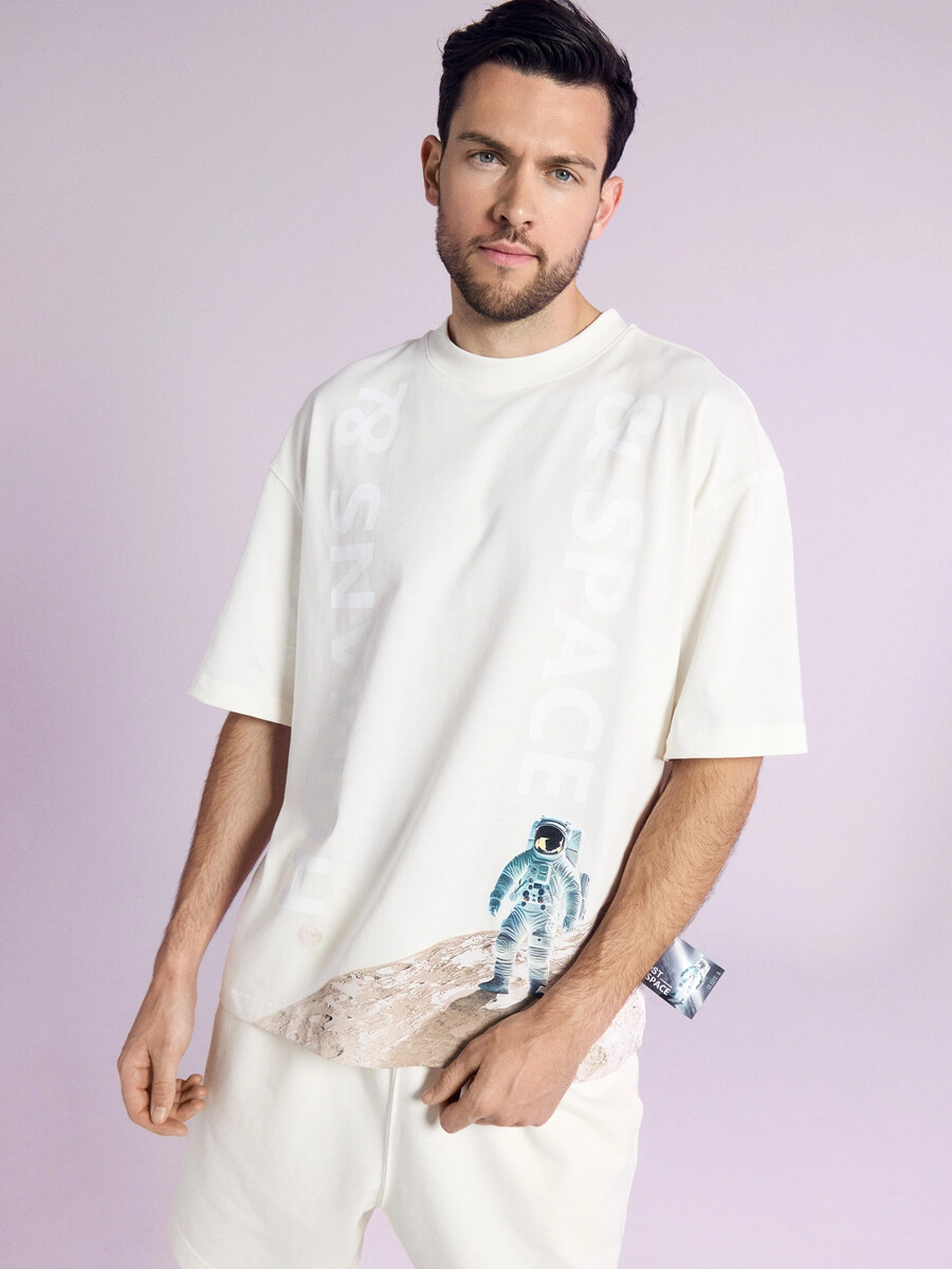 Футболка мужская светло-молочная с печатью футболка мужская в ментоловом оттенке с печатью