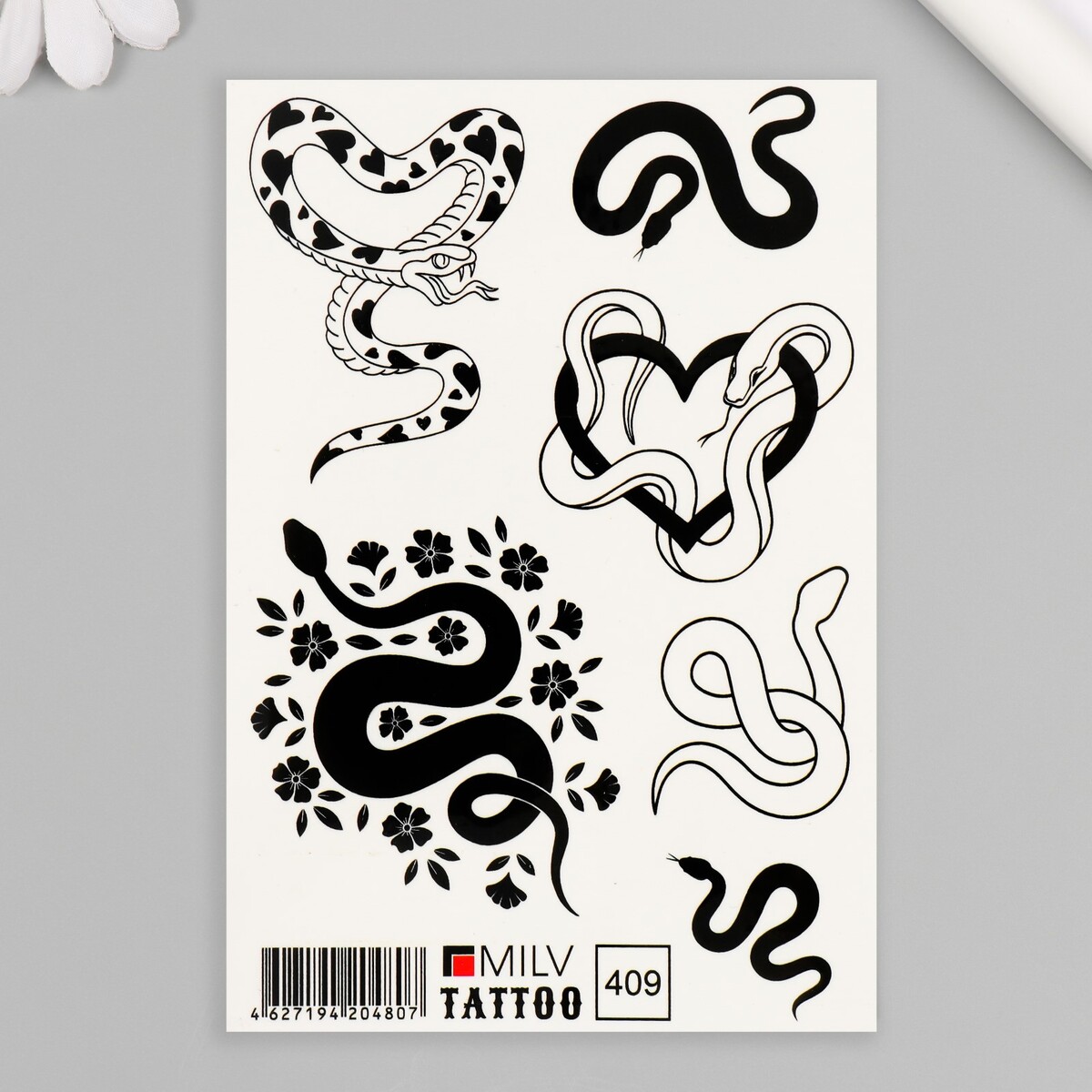 Татуировка на тело ч/б змеи с сердечком змеи великолепная десятка