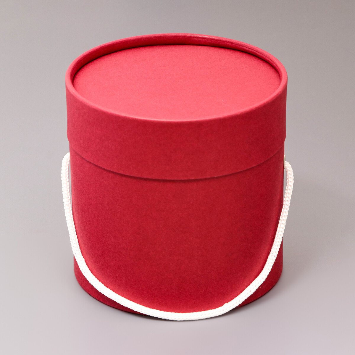 Подарочная коробка, круглая, бордовая,с шнурком, 12 х 12 см коробка для мормышек и мелких аксессуаров namazu slim box тип a 137 х 95 х 16 мм