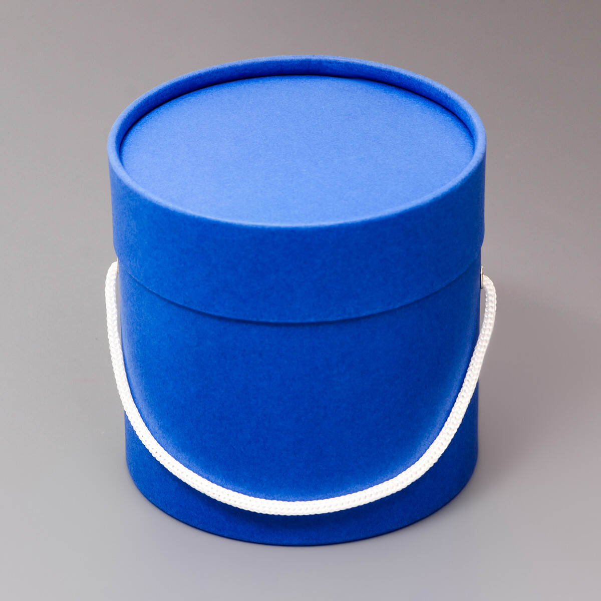 Подарочная коробка, круглая, синяя,с шнурком, 12 х 12 см салфетка для стола полимер 38 см круглая синяя y4 7662