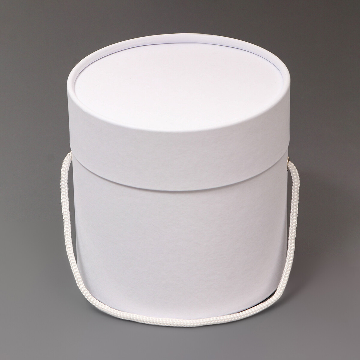 Подарочная коробка, круглая, белая,с шнурком, 12 х 12 см форма для запекания стекло 4 шт 18 22 26 30 см 1 3 2 2 8 4 л круглая белая luminarc diwali n9348