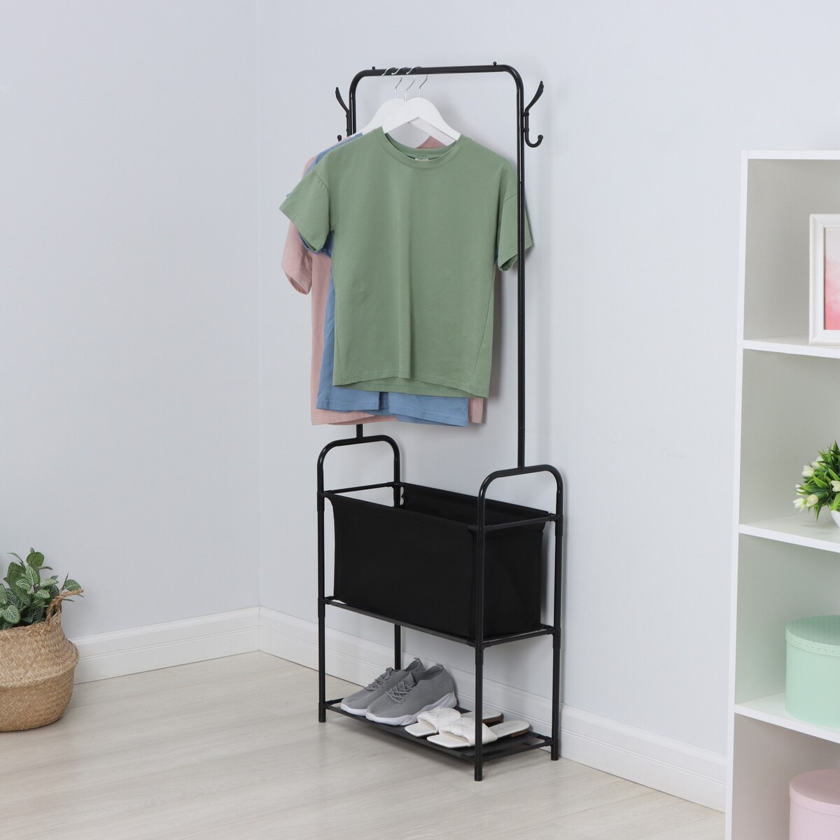 Вешалка напольная для одежды с корзиной ladо́m, 60×26×160 см, цвет черный