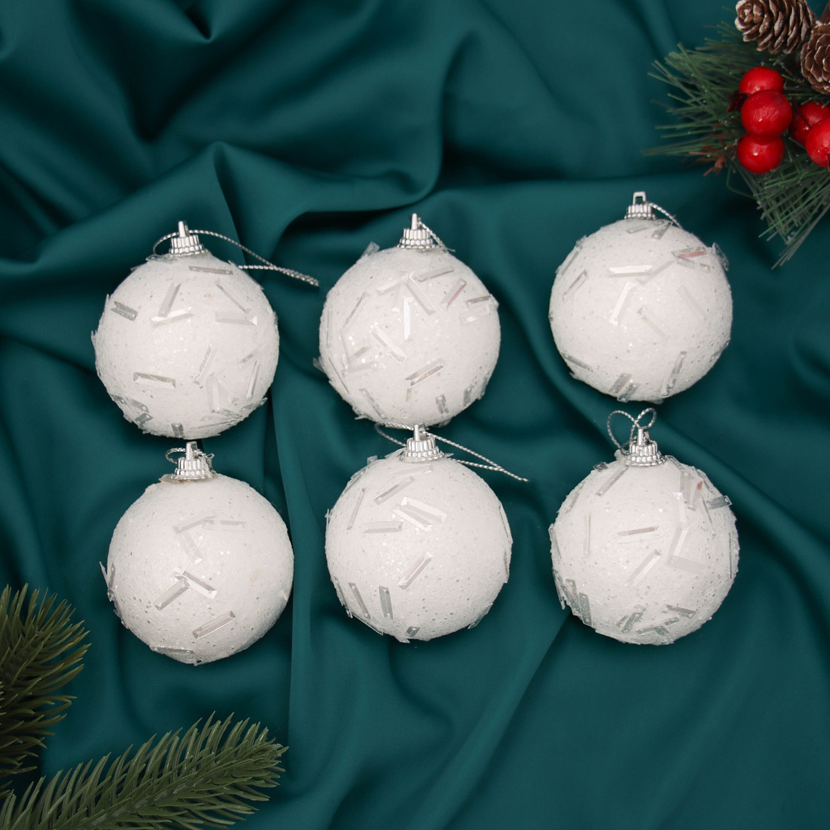 

Ёлочные игрушки, Белый