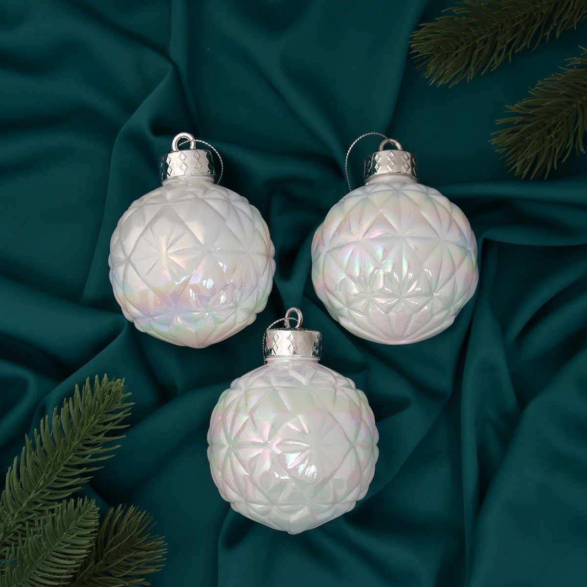 

Ёлочные игрушки, Белый