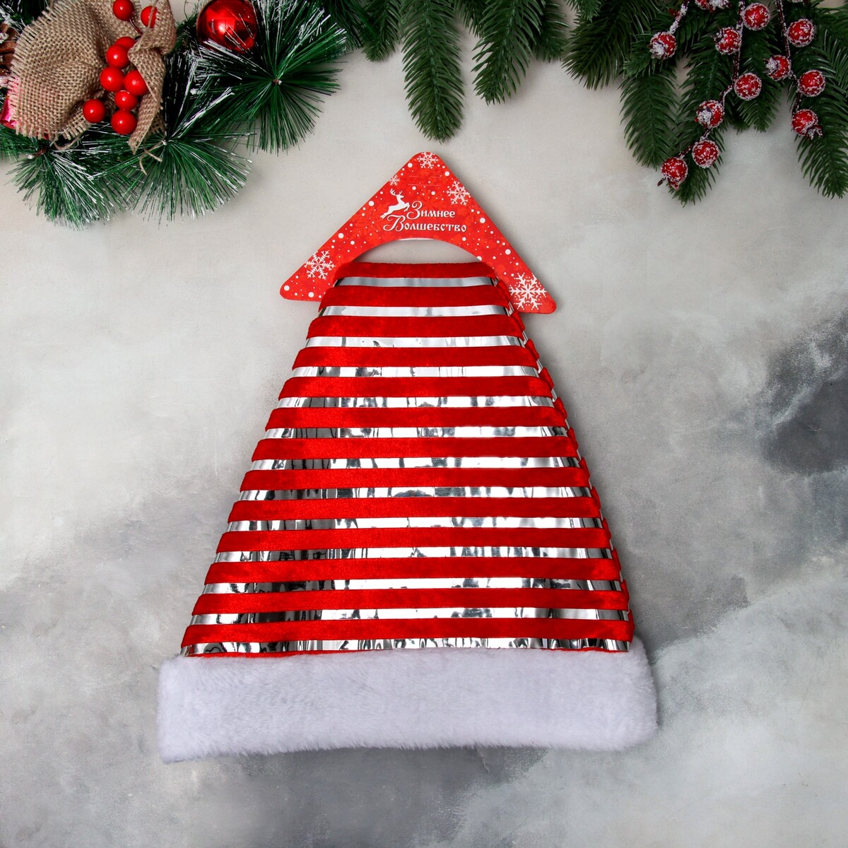 

Колпак новогодний, Красный