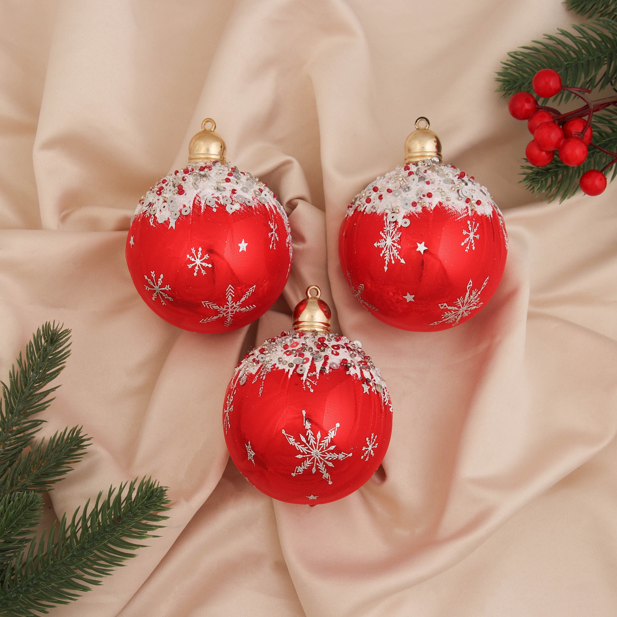 

Ёлочные игрушки, Красный