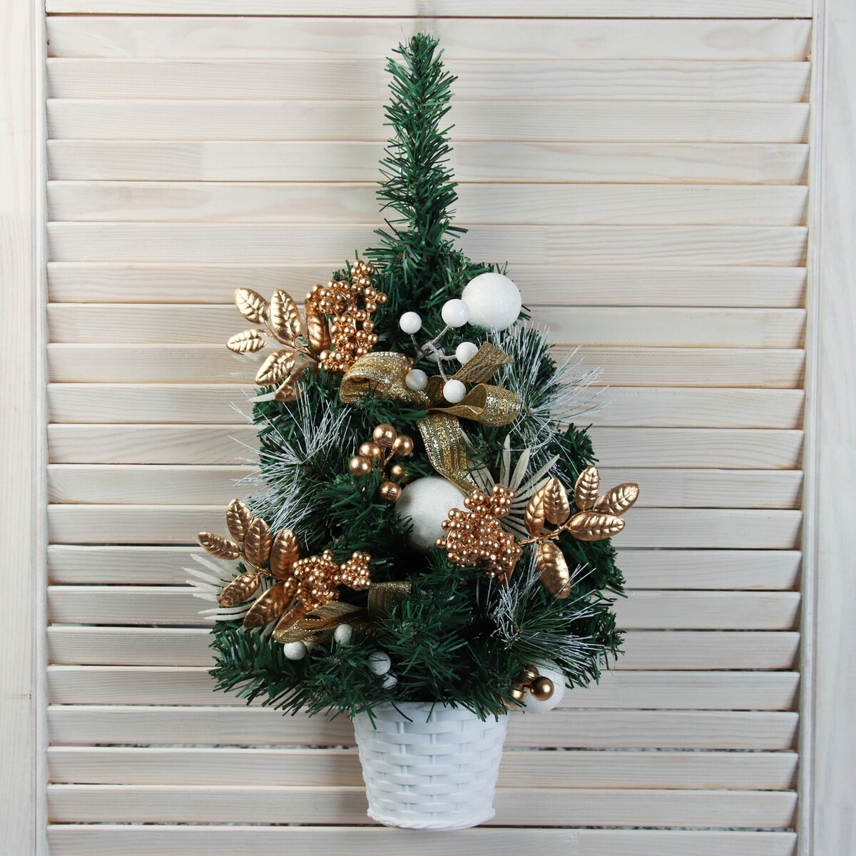 

Искусственная елка настенная