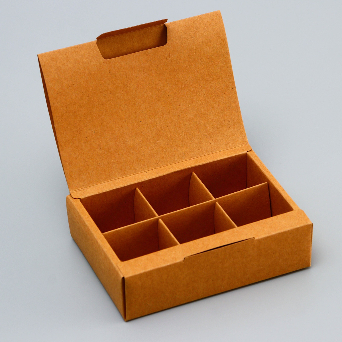 

Коробка для 6 конфет, крафт с откидной крышкой, 13.7×9.85×3.85 см, Бежевый;коричневый