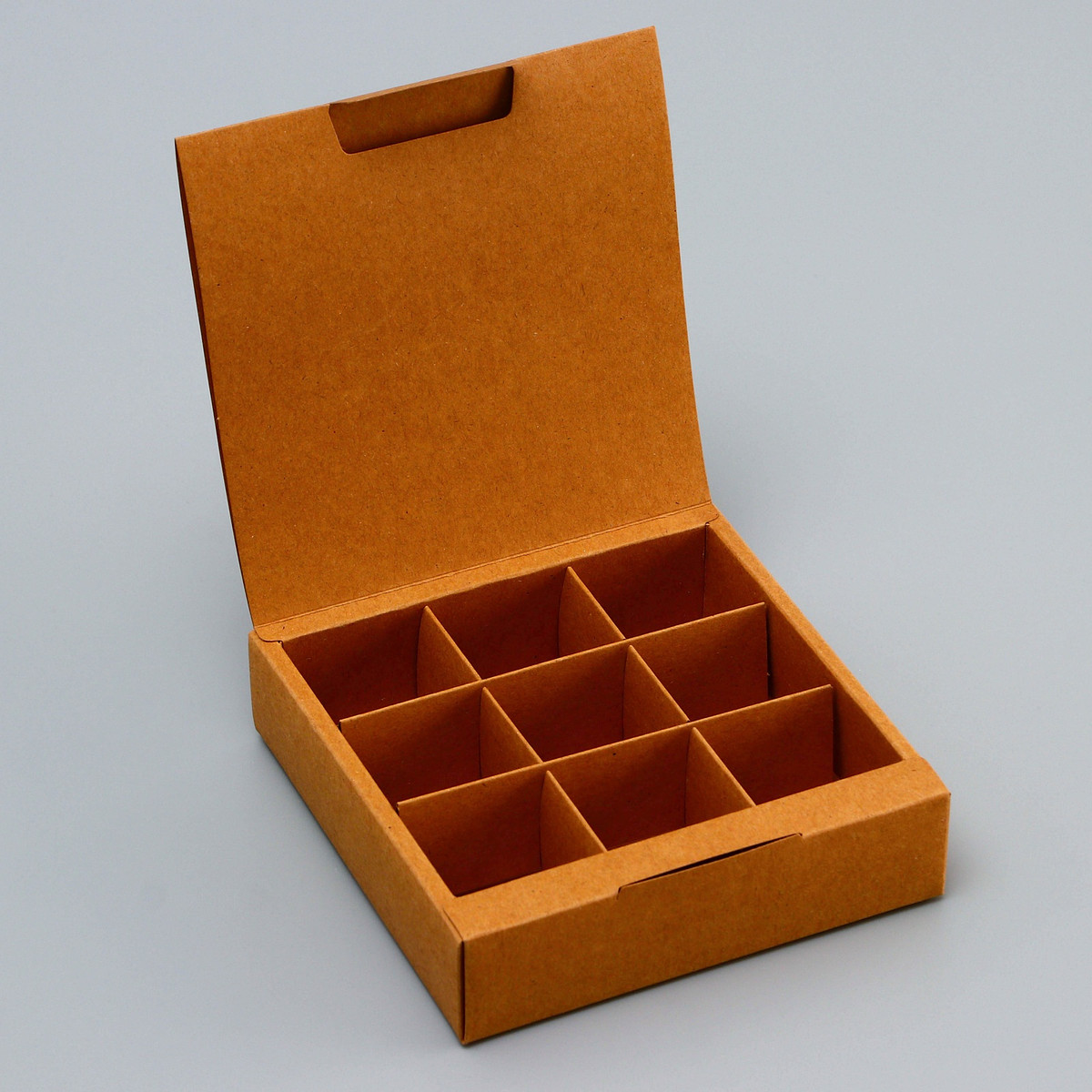 

Коробка для 9 конфет, крафт с откидной крышкой, 13.7×13.7×3.5 см, Бежевый;коричневый