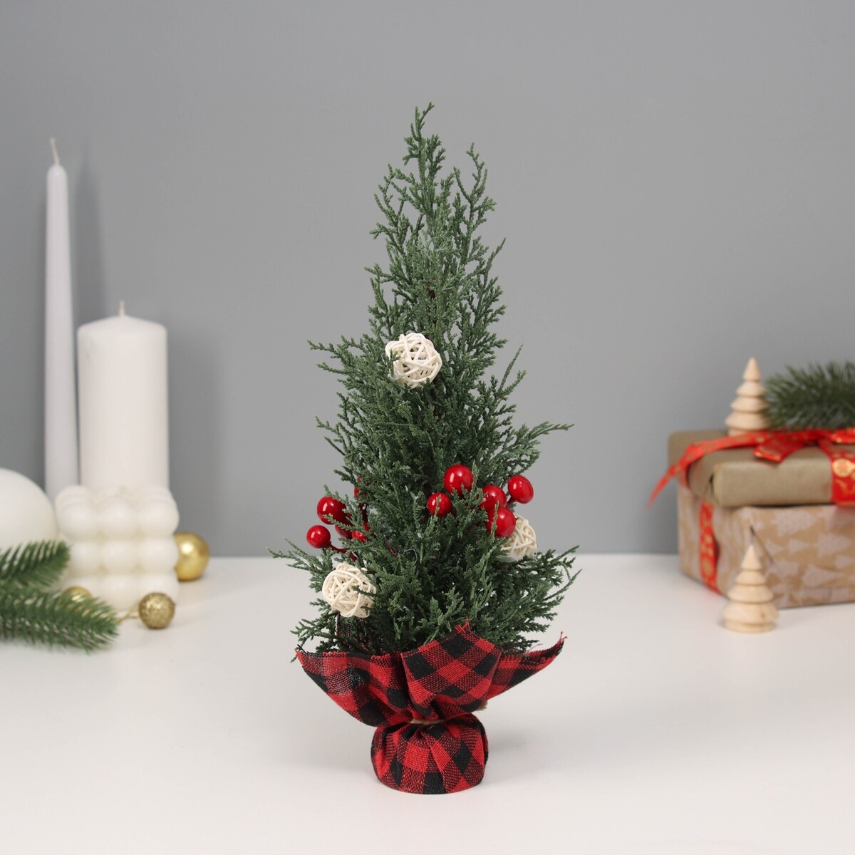 

Искусственная елка литая настольная