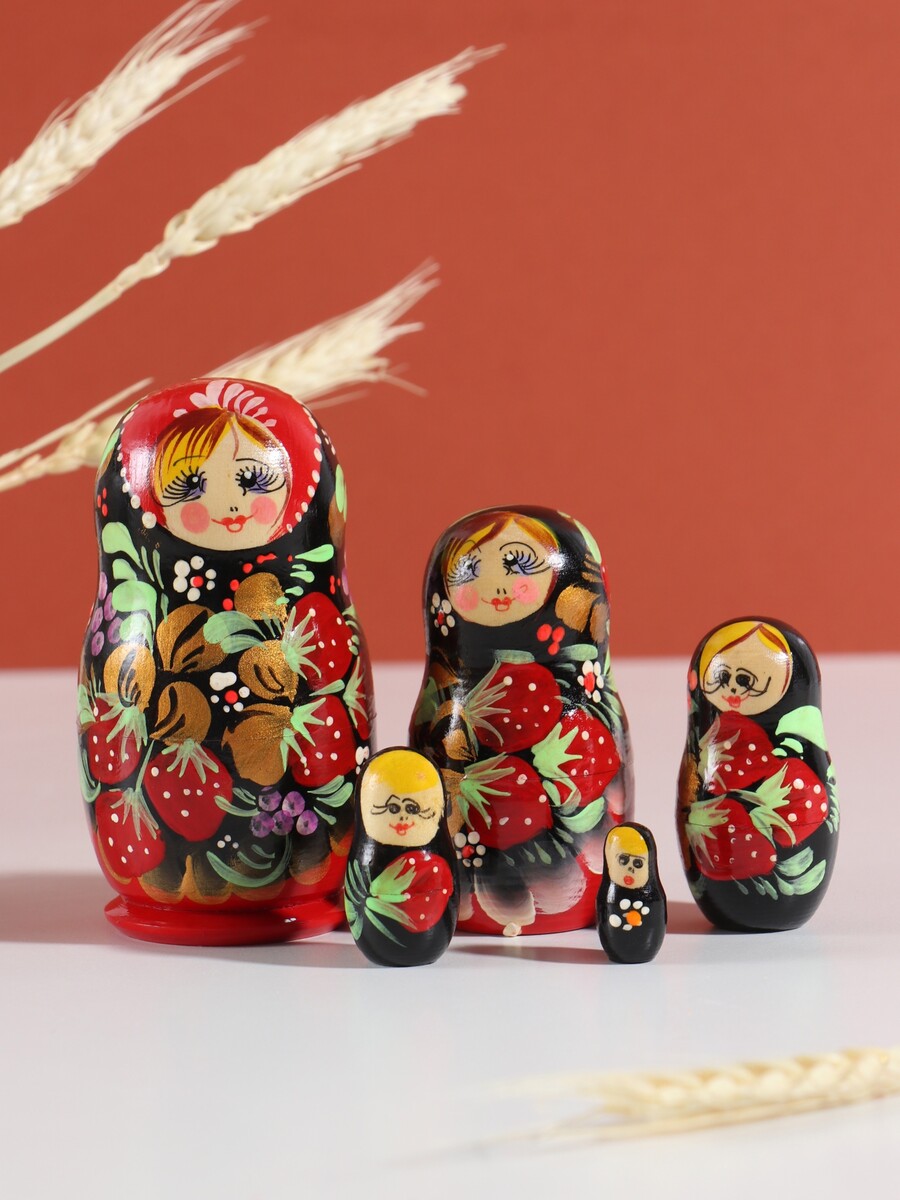 

Матрешка дерево, Красный