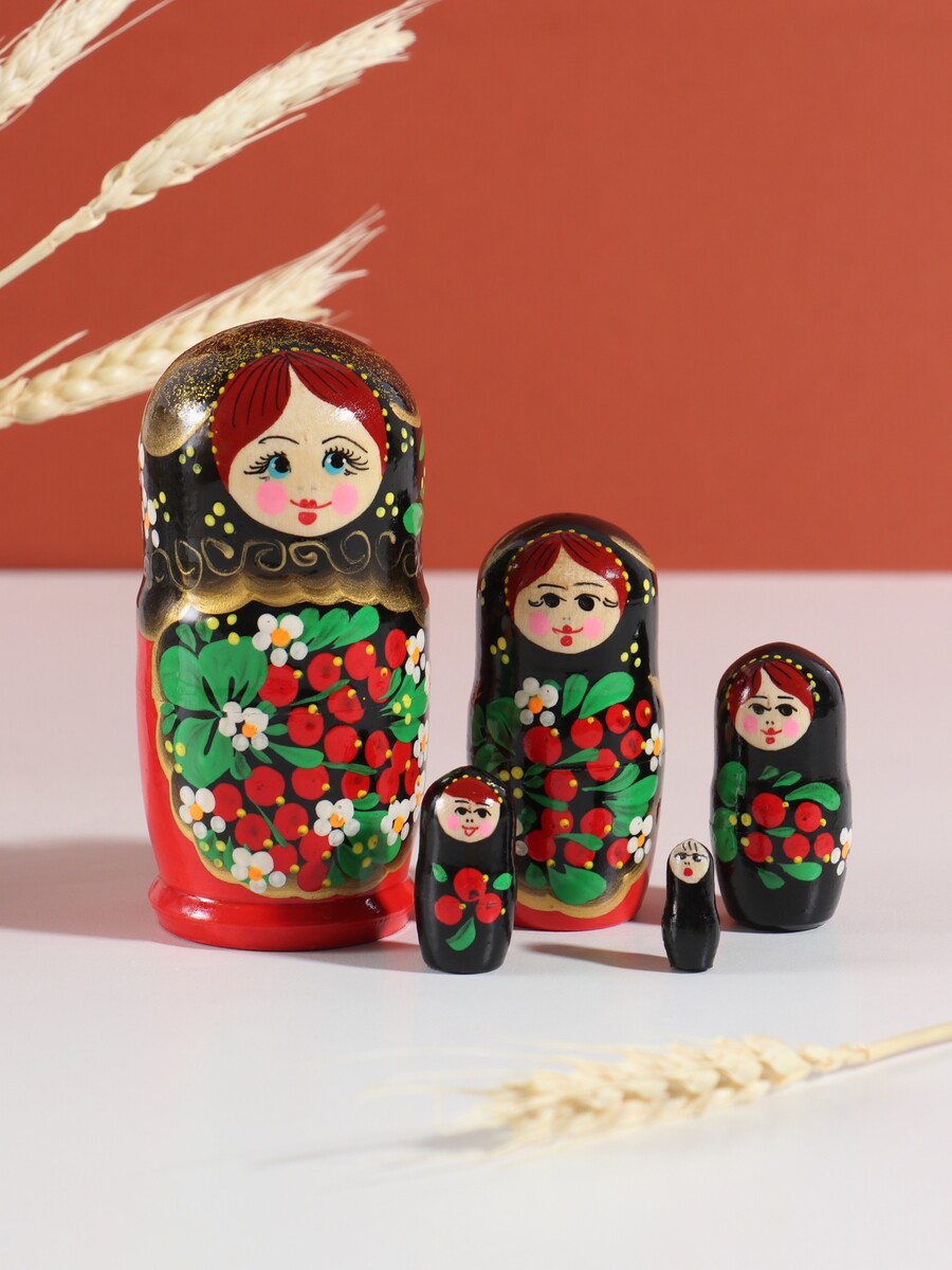 

Матрешка дерево, Красный