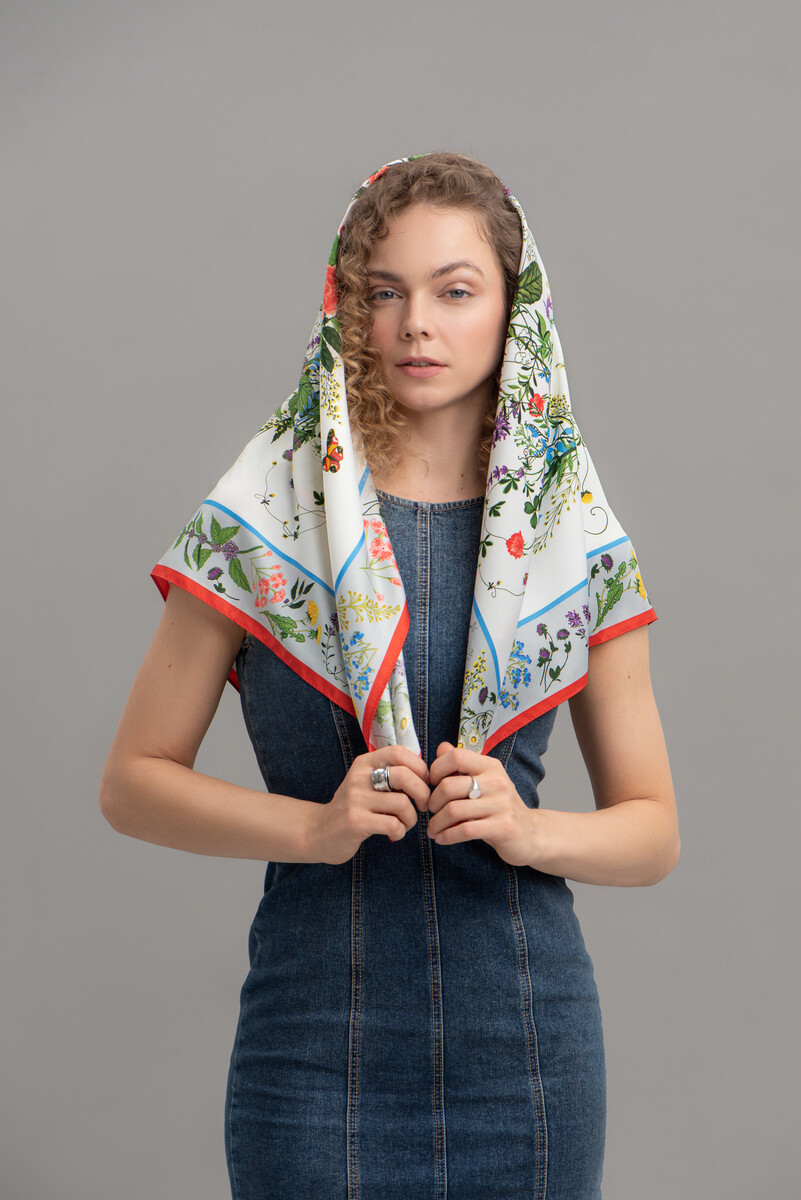 

Платок "Русский полевой букет", 90х90 см, Белый;молочный