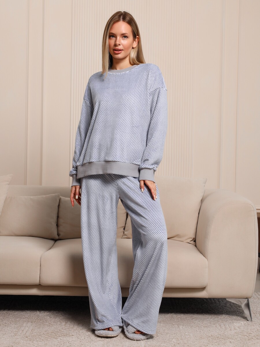 

Костюм, Серый