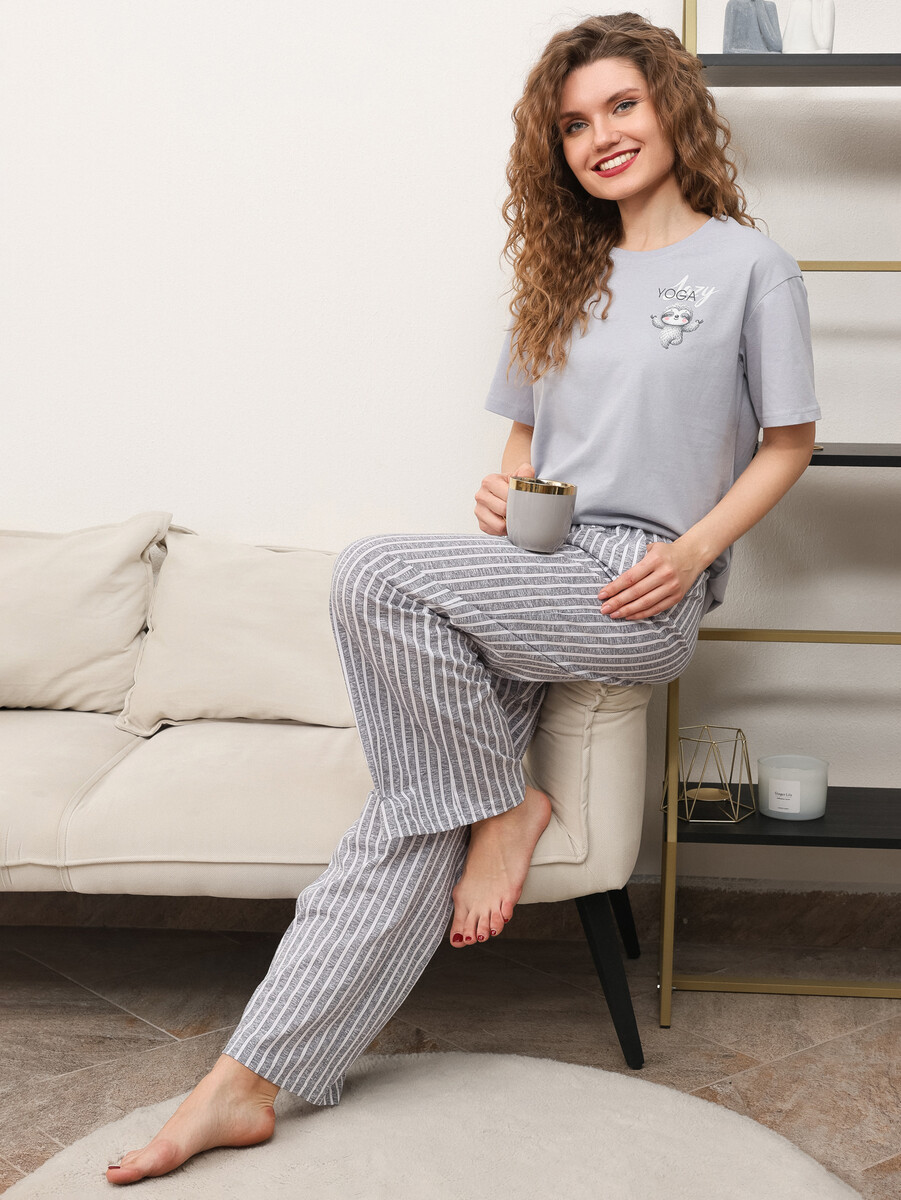 

Костюм, Серый