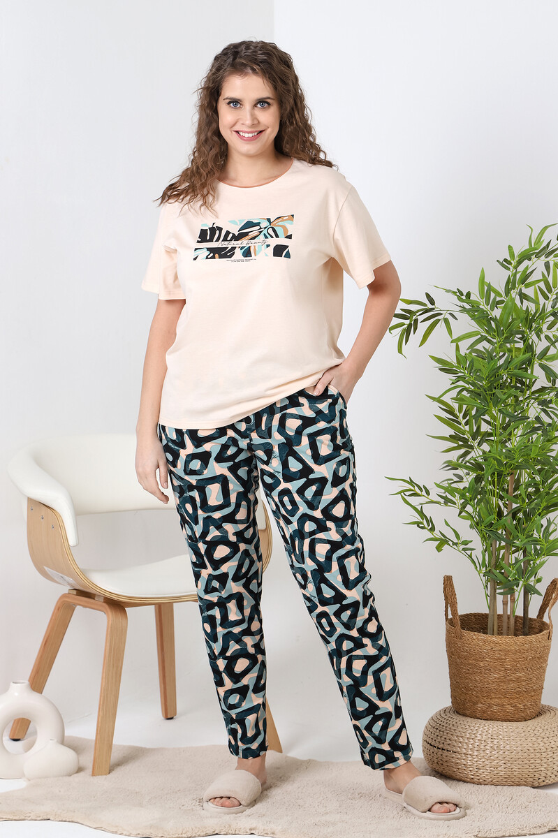 

Костюм, Бежевый