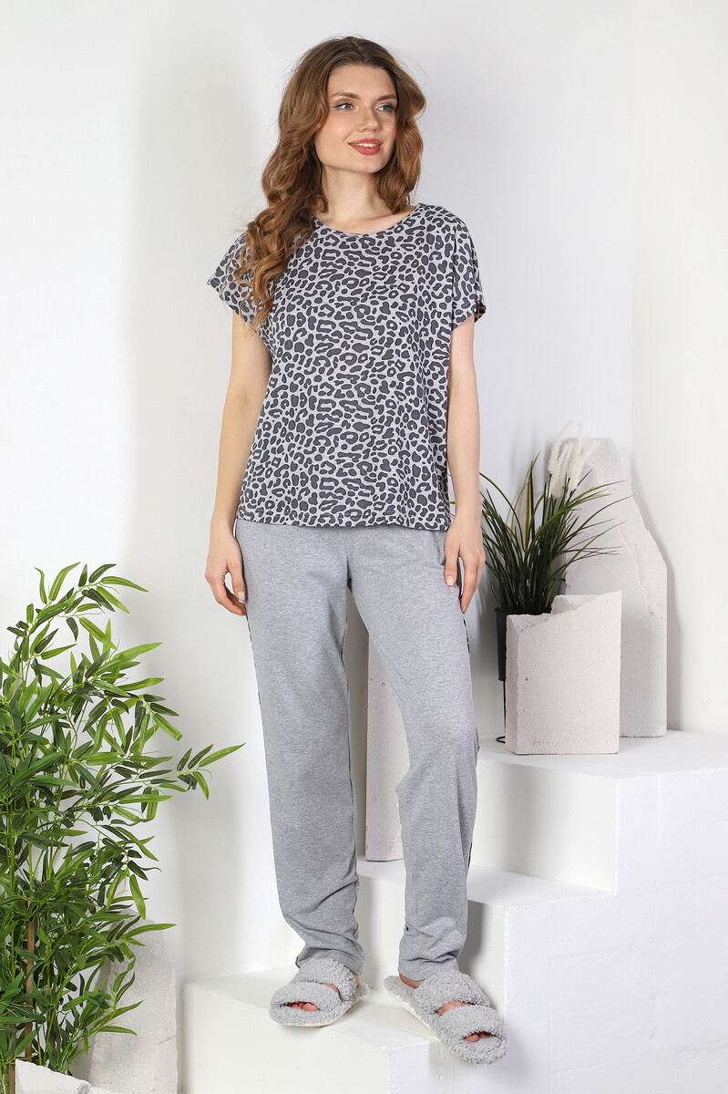 

Костюм, Серый