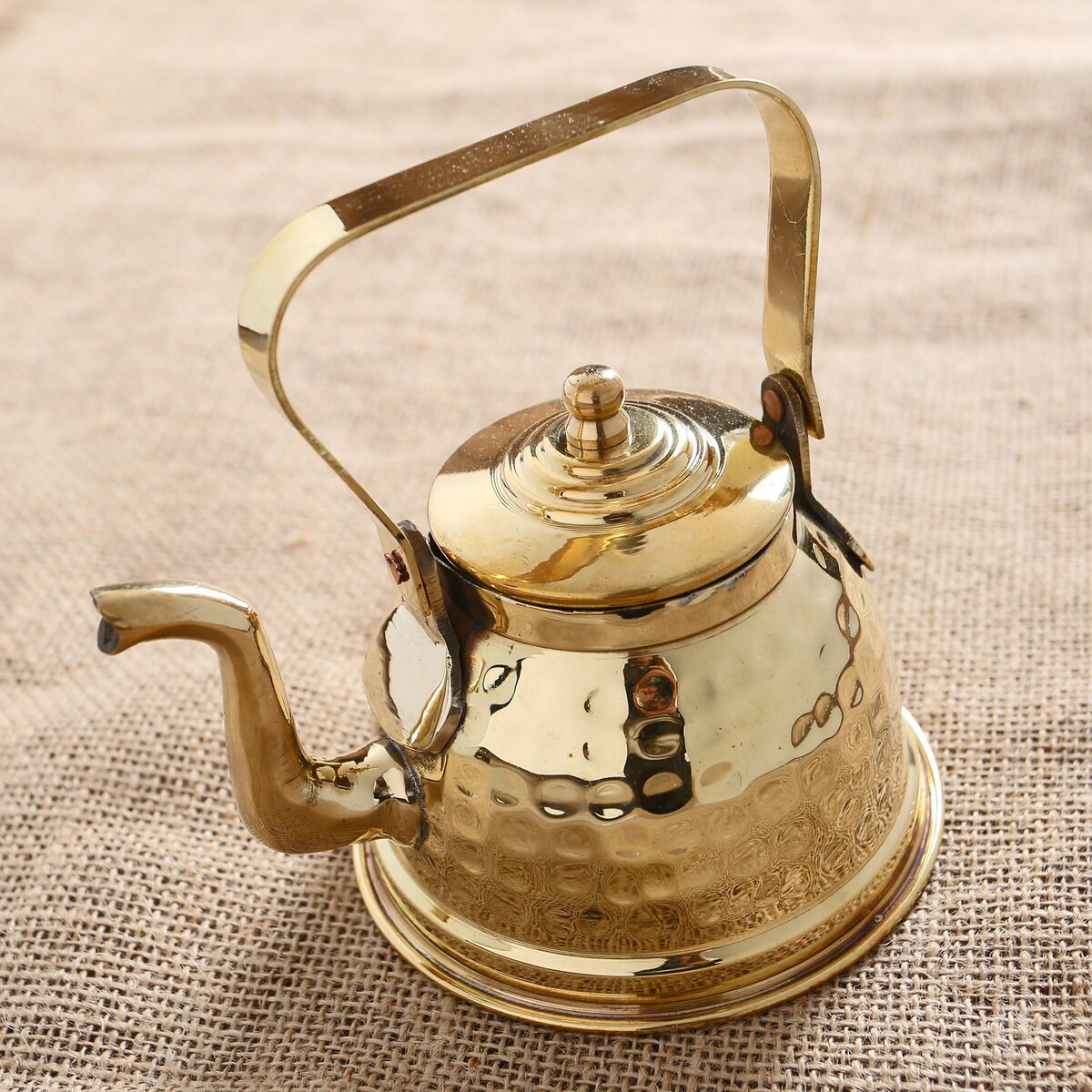 

Чайник, Золотистый