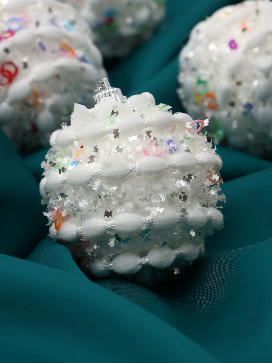 

Ёлочные игрушки, Белый