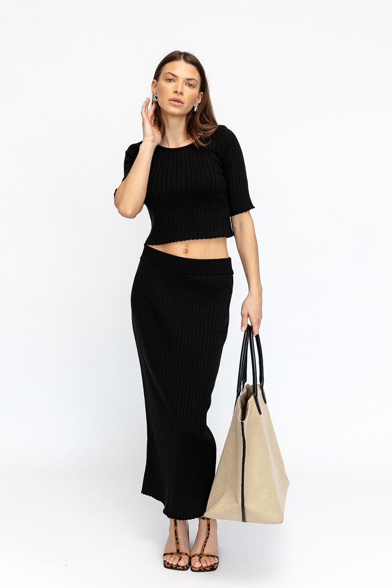 

Костюм джемпер юбка, Черный