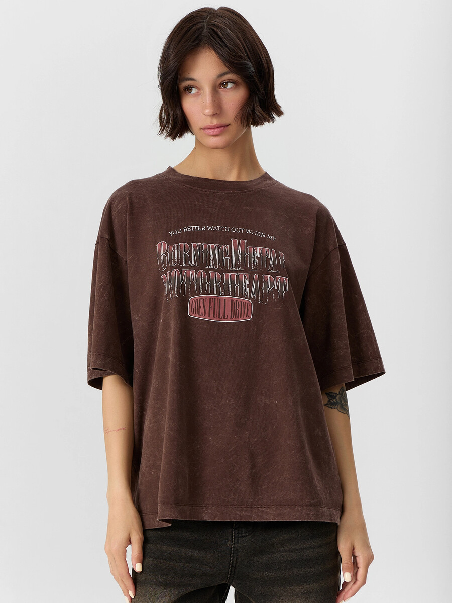 

Футболка женская коричневая с надписью, Коричневый;acid wash коричневый +печать