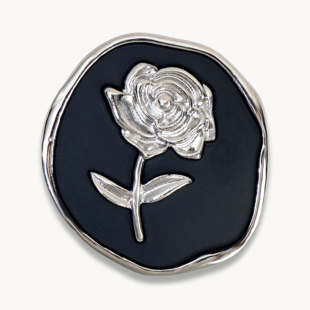 

Брошь, Черный