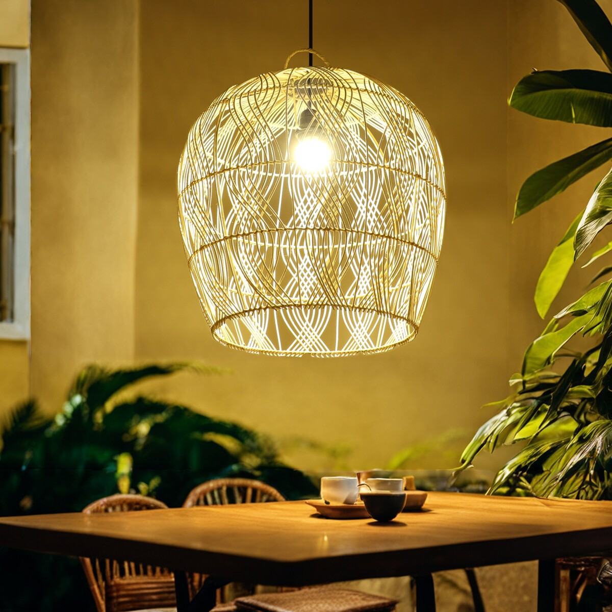 

Светильник потолочный из ротанга