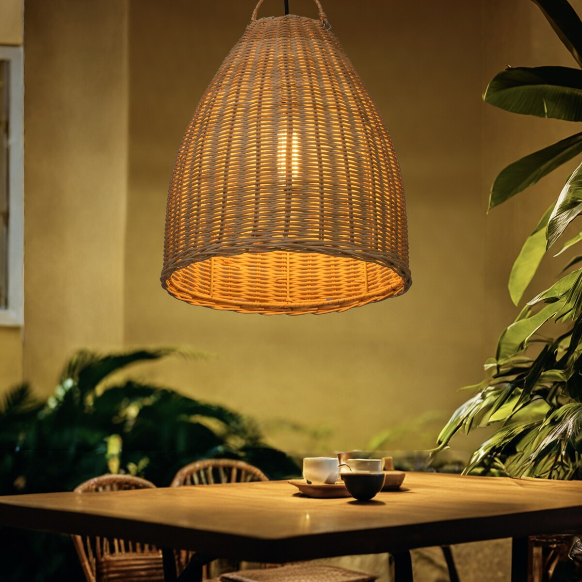 

Светильник потолочный из ротанга