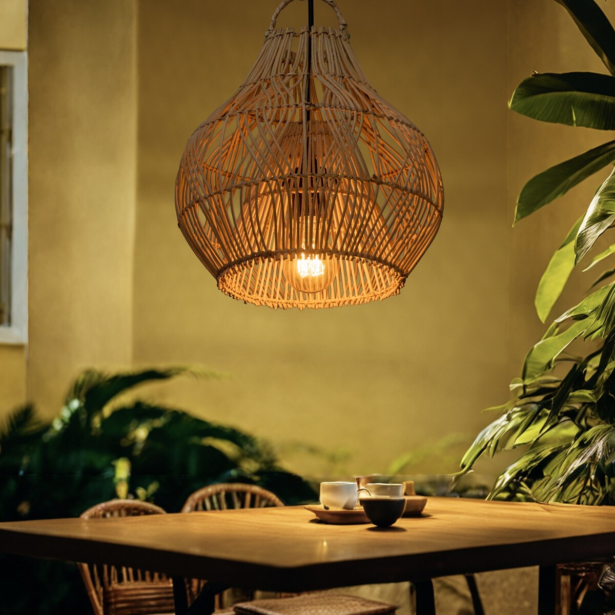 

Светильник потолочный из ротанга