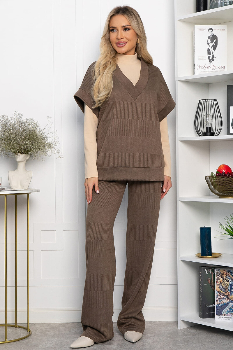 

Костюм, Коричневый