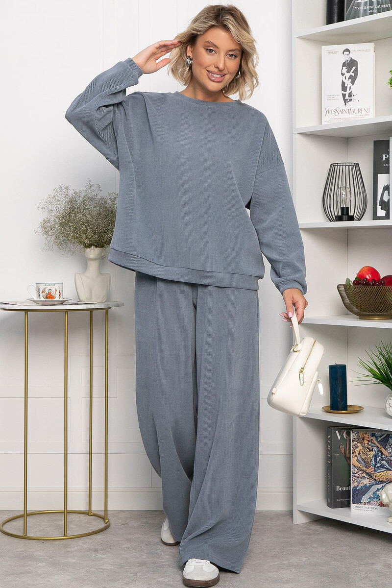 

Костюм, Серый